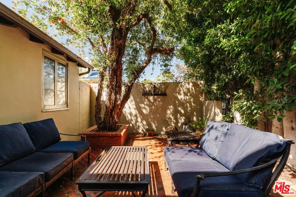 6812 Treasure Trail Los Angeles, CA 90068