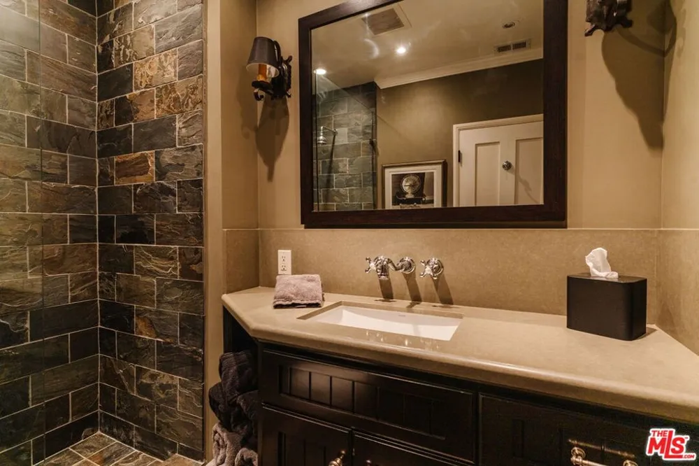 6812 Treasure Trail Los Angeles, CA 90068