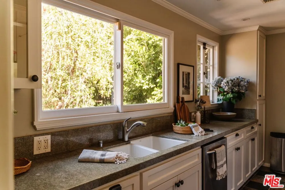 6812 Treasure Trail Los Angeles, CA 90068