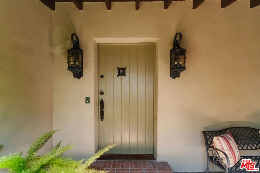 6812 Treasure Trail Los Angeles, CA 90068