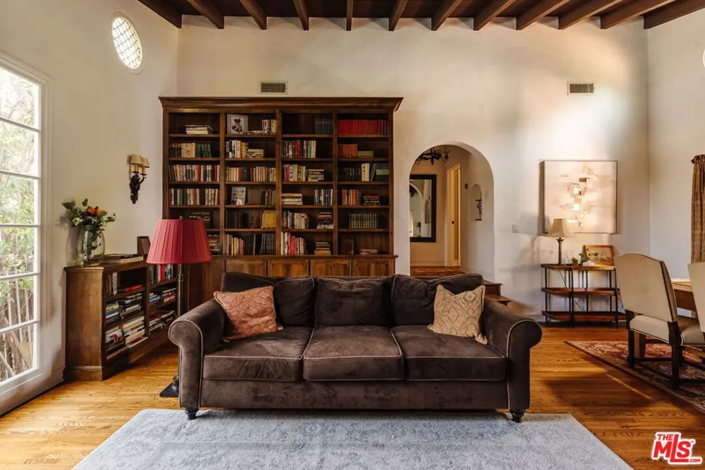 6812 Treasure Trail Los Angeles, CA 90068