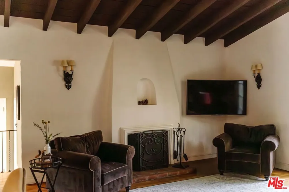 6812 Treasure Trail Los Angeles, CA 90068