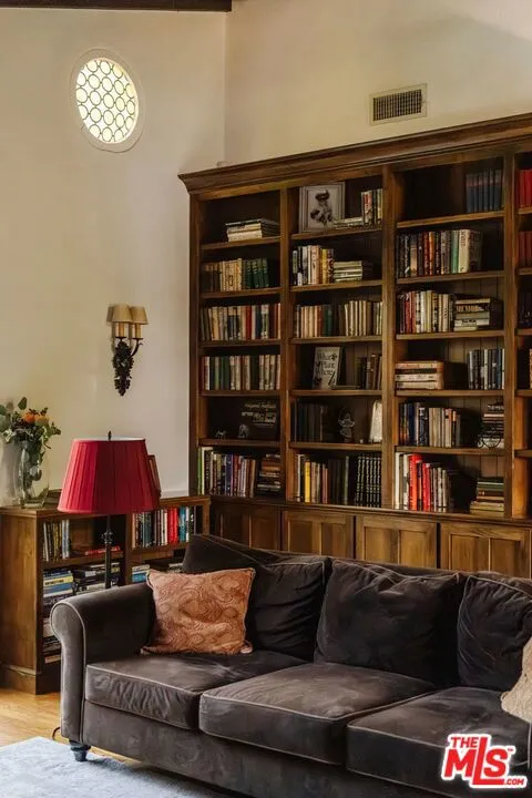 6812 Treasure Trail Los Angeles, CA 90068
