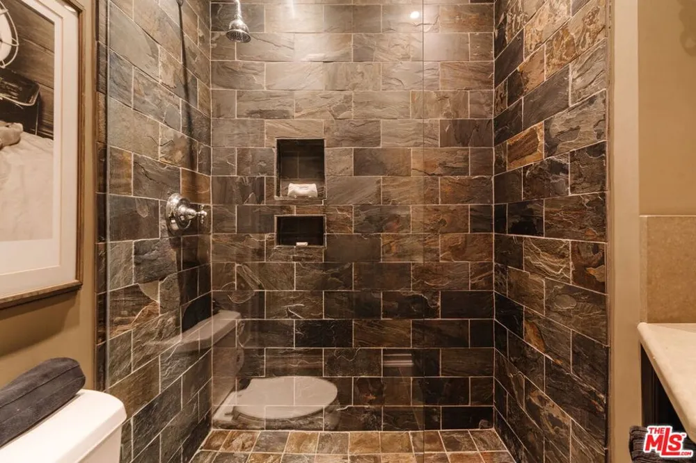 6812 Treasure Trail Los Angeles, CA 90068