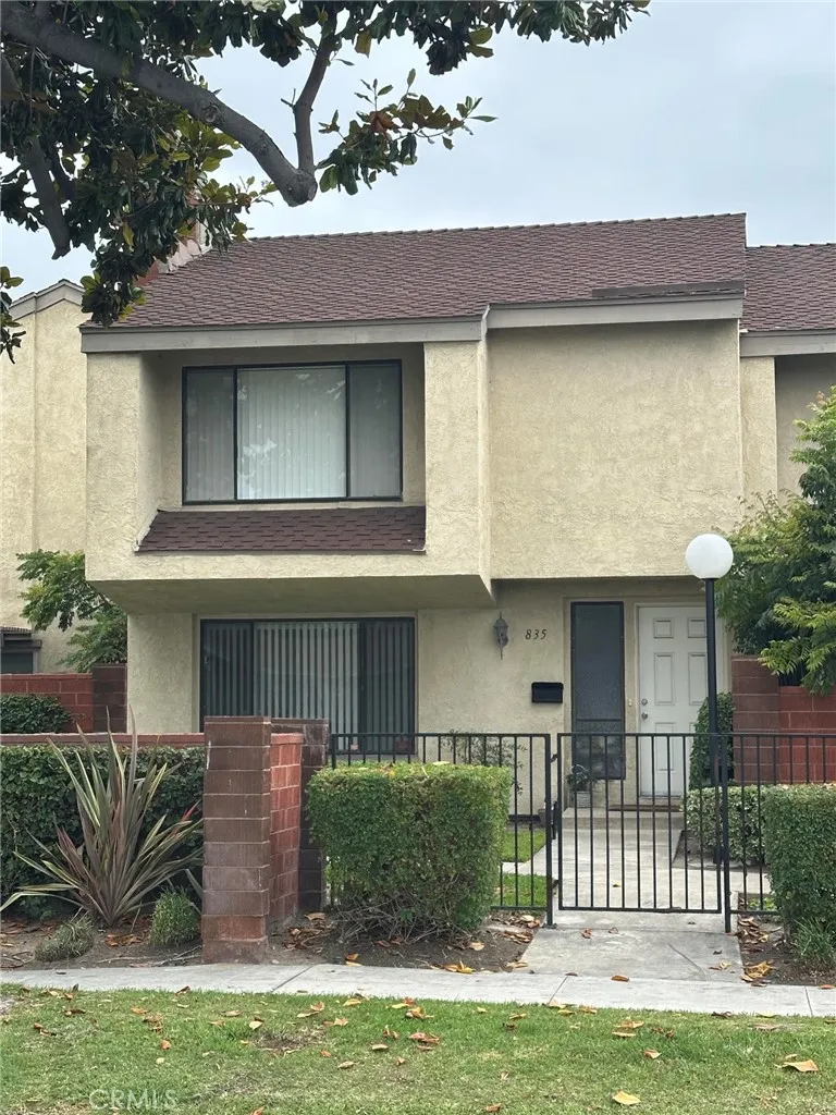 835 W Orangewood Anaheim, CA 92802