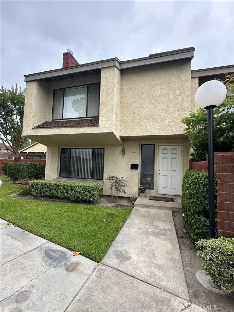 835 W Orangewood Anaheim, CA 92802