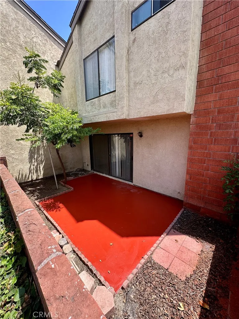 835 W Orangewood Anaheim, CA 92802