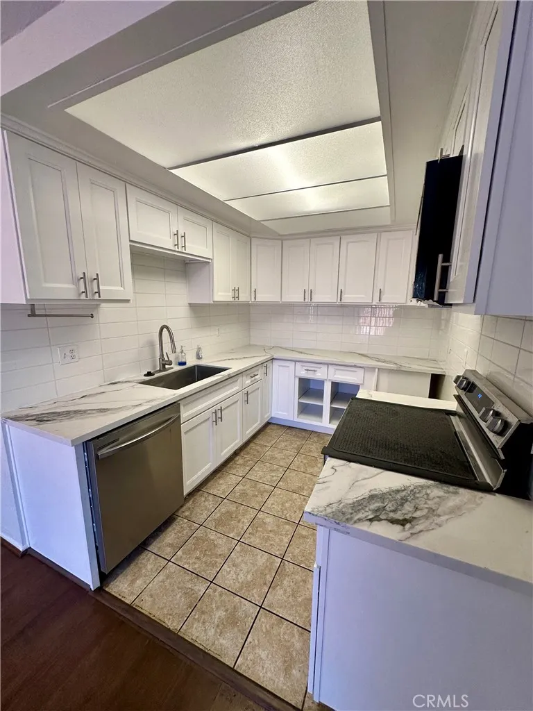 835 W Orangewood Anaheim, CA 92802