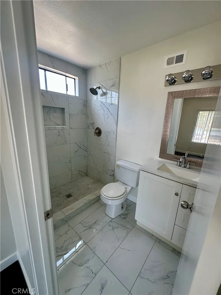 835 W Orangewood Anaheim, CA 92802