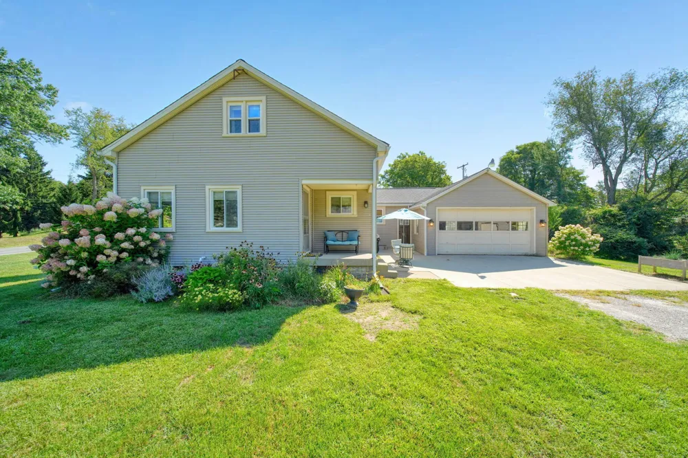 7621 Coon Hill Road Munith, MI 49259