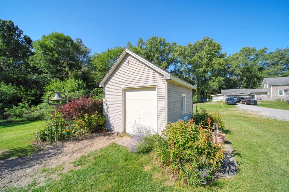 7621 Coon Hill Road Munith, MI 49259