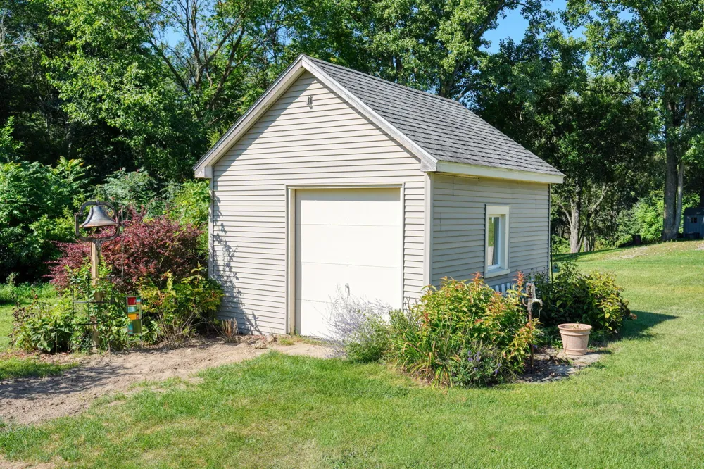 7621 Coon Hill Road Munith, MI 49259