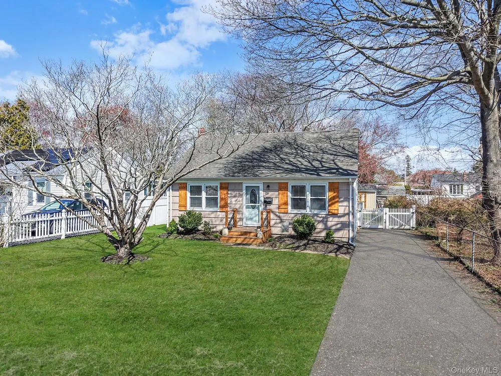 35 Thorburn Avenue Patchogue, NY 11772