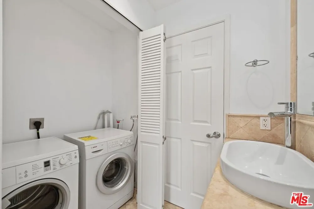 10751 WILSHIRE BOULEVARD #1002 Los Angeles, CA 90024