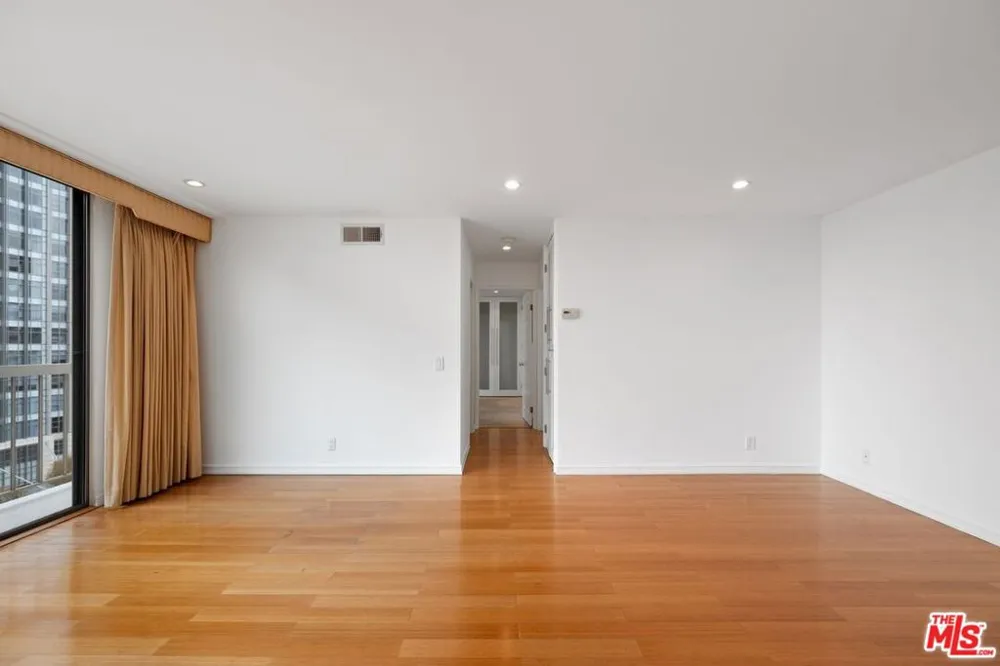 10751 WILSHIRE BOULEVARD #1002 Los Angeles, CA 90024