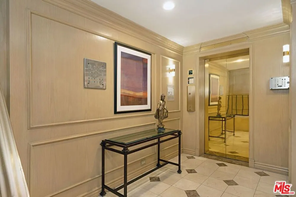 10751 WILSHIRE BOULEVARD #1002 Los Angeles, CA 90024