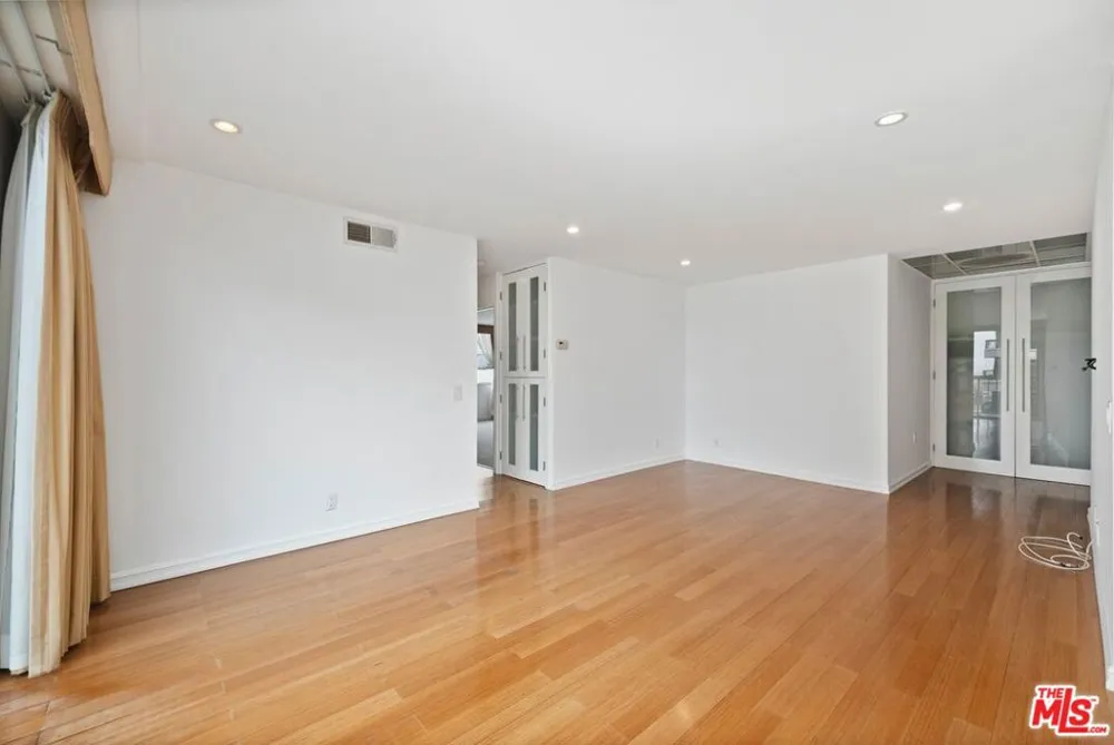 10751 WILSHIRE BOULEVARD #1002 Los Angeles, CA 90024