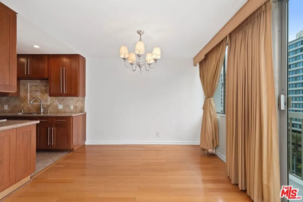 10751 WILSHIRE BOULEVARD #1002 Los Angeles, CA 90024