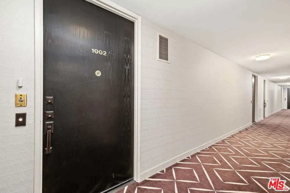 10751 WILSHIRE BOULEVARD #1002 Los Angeles, CA 90024