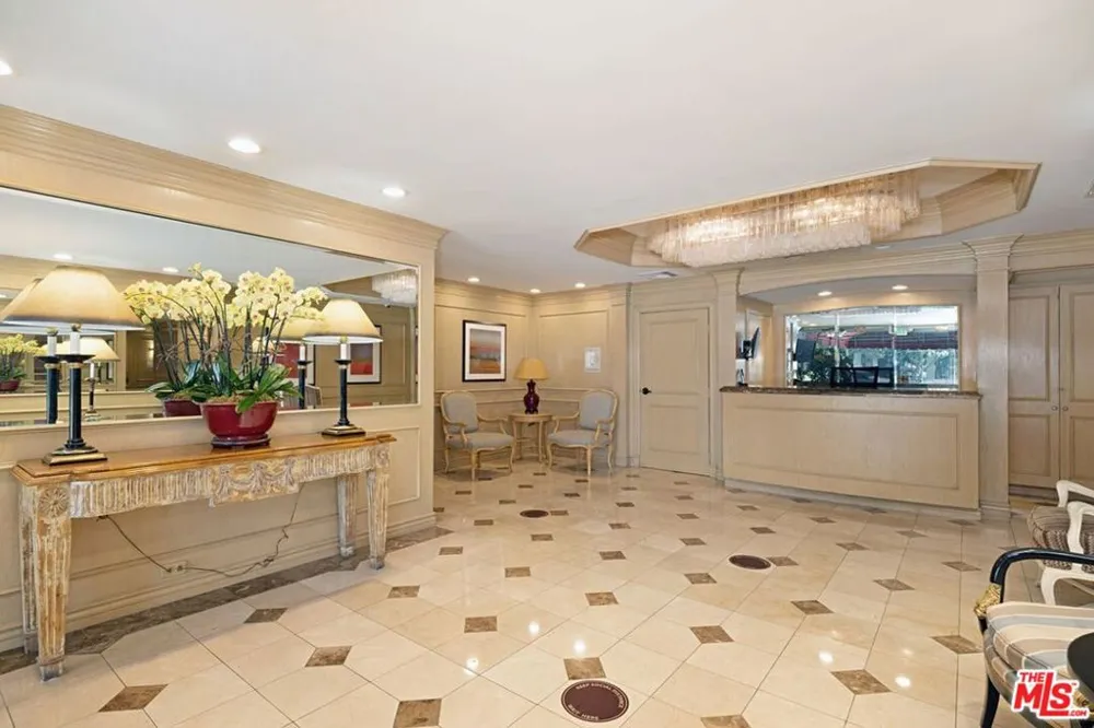 10751 WILSHIRE BOULEVARD #1002 Los Angeles, CA 90024