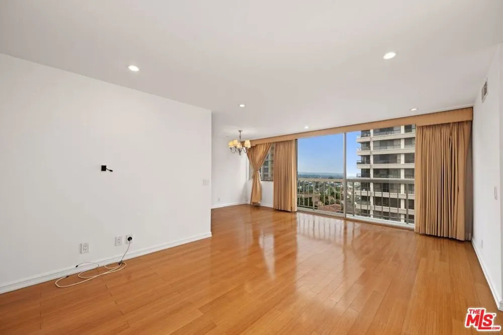 10751 WILSHIRE BOULEVARD #1002 Los Angeles, CA 90024