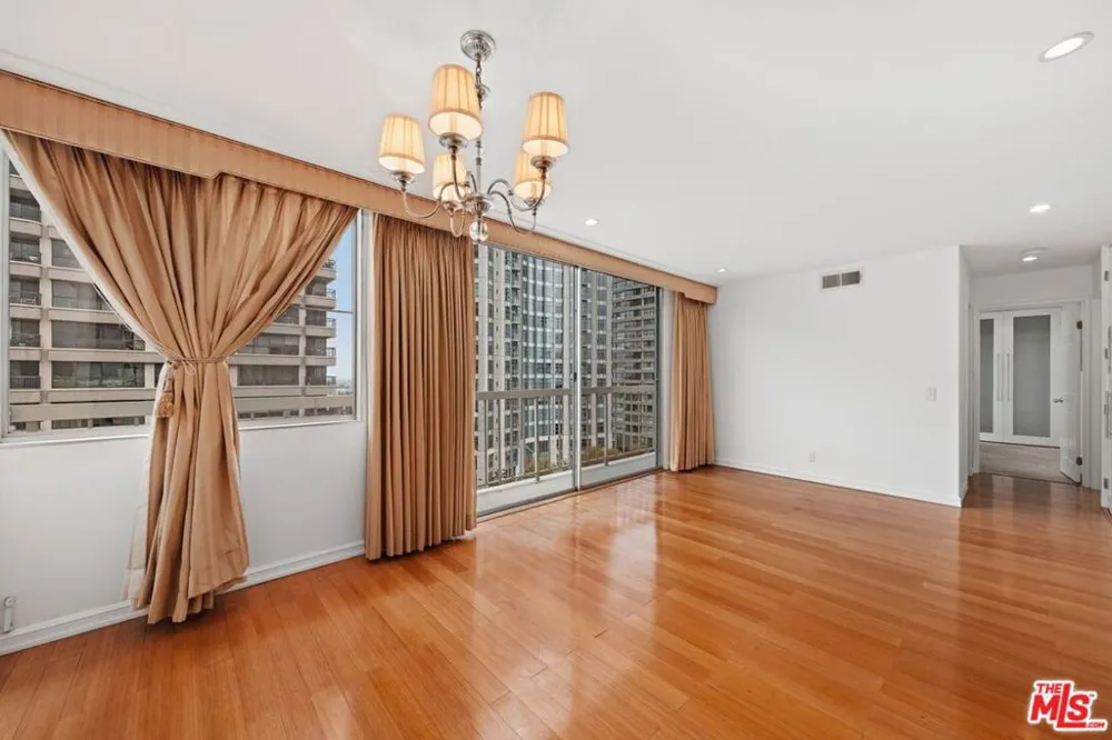 10751 WILSHIRE BOULEVARD #1002 Los Angeles, CA 90024