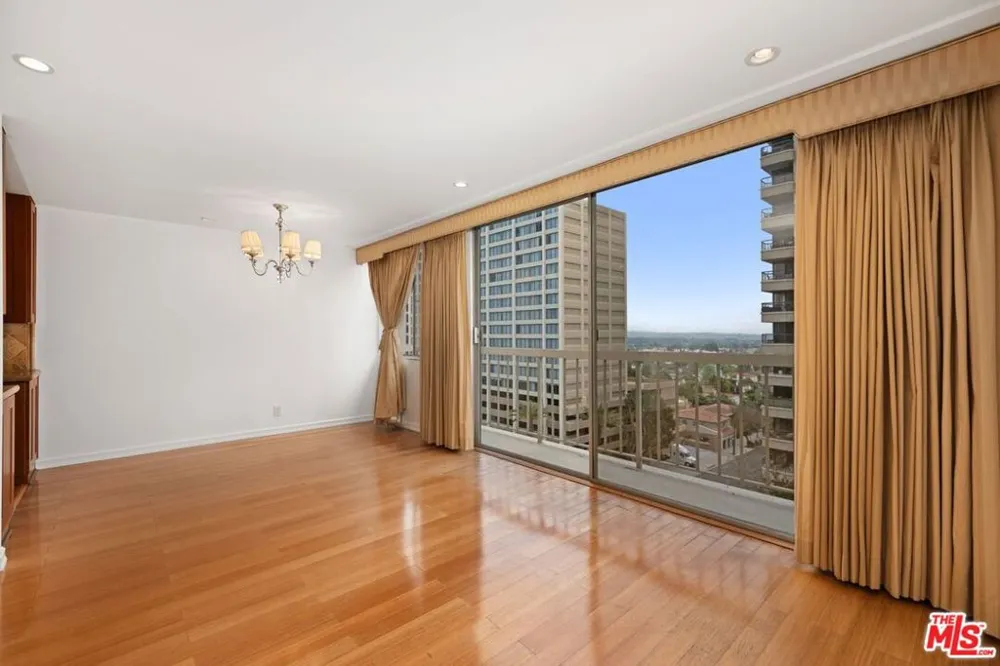 10751 WILSHIRE BOULEVARD #1002 Los Angeles, CA 90024