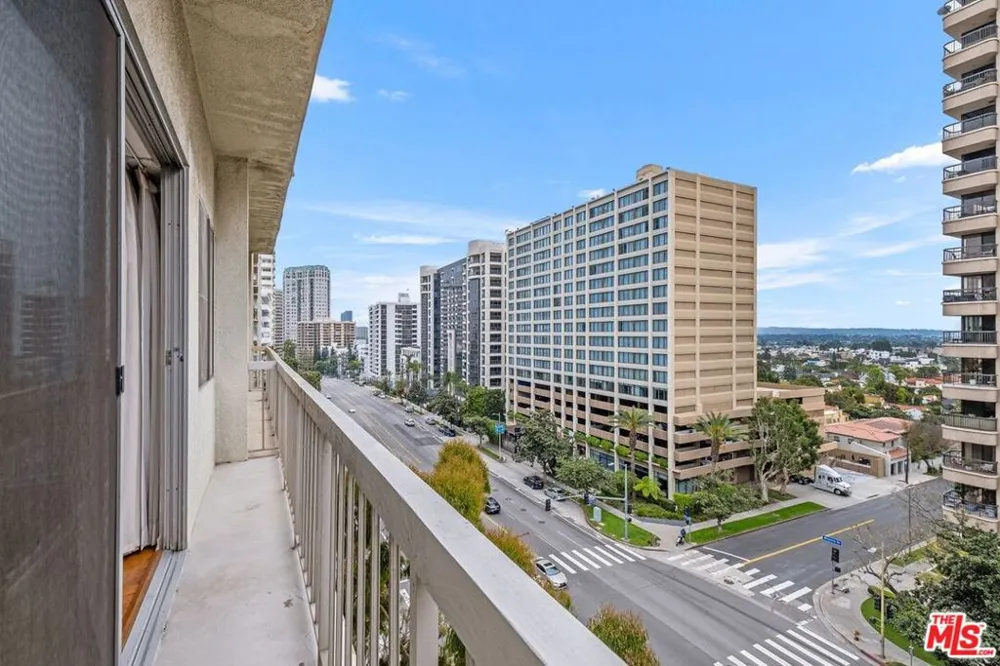 10751 WILSHIRE BOULEVARD #1002 Los Angeles, CA 90024