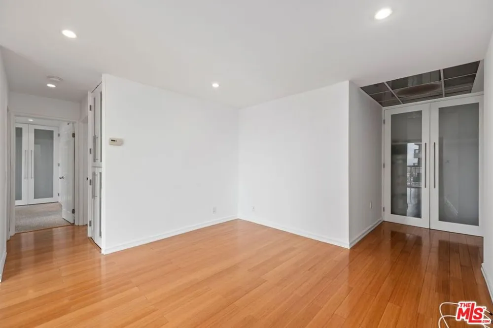10751 WILSHIRE BOULEVARD #1002 Los Angeles, CA 90024