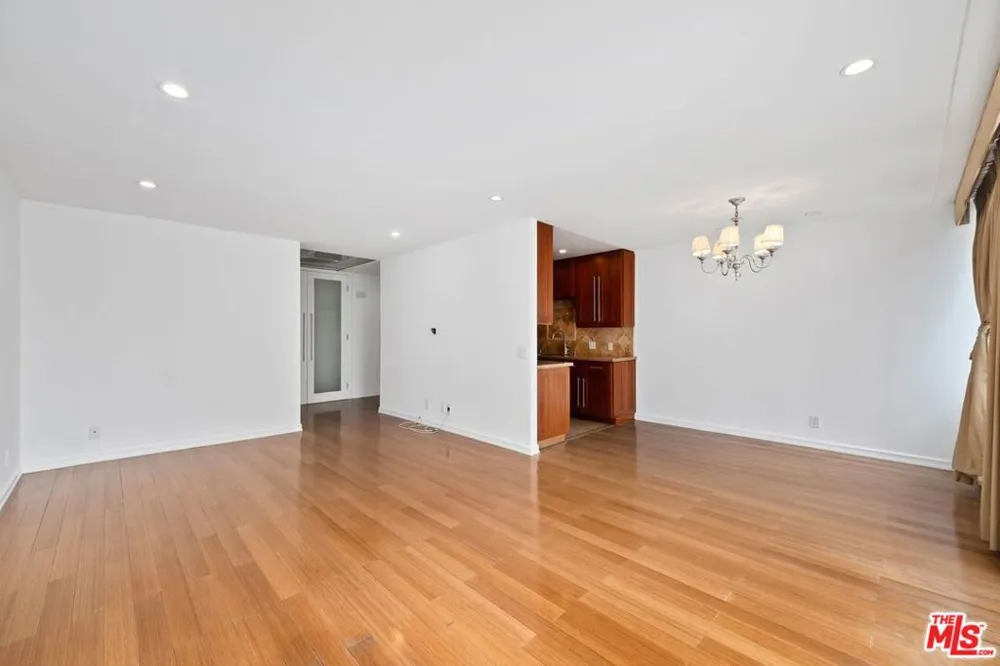 10751 WILSHIRE BOULEVARD #1002 Los Angeles, CA 90024