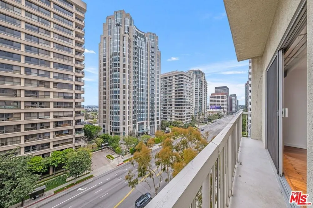 10751 WILSHIRE BOULEVARD #1002 Los Angeles, CA 90024