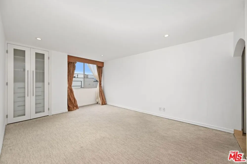 10751 WILSHIRE BOULEVARD #1002 Los Angeles, CA 90024