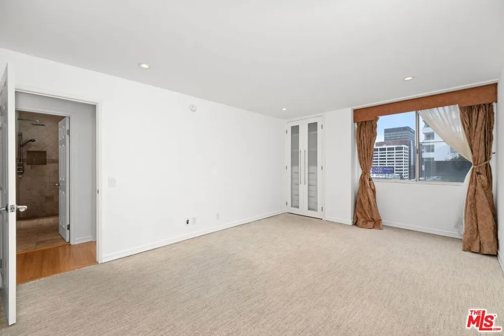 10751 WILSHIRE BOULEVARD #1002 Los Angeles, CA 90024