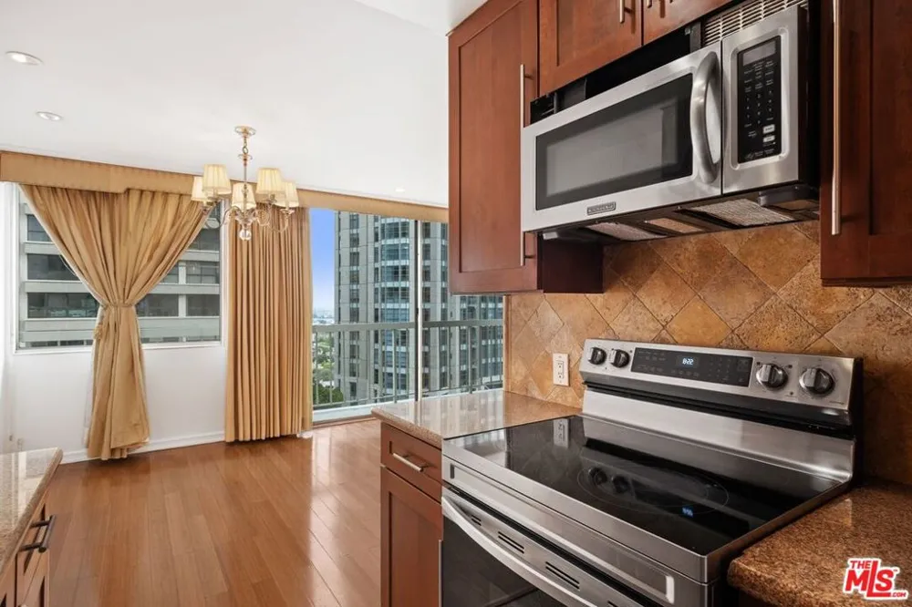 10751 WILSHIRE BOULEVARD #1002 Los Angeles, CA 90024