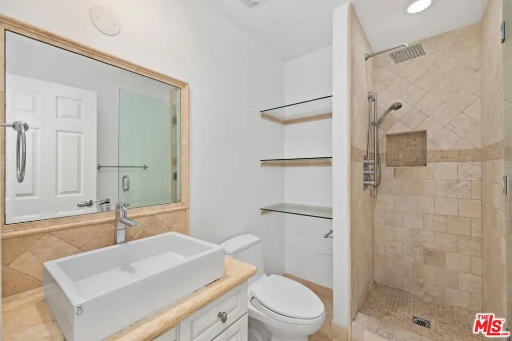 10751 WILSHIRE BOULEVARD #1002 Los Angeles, CA 90024