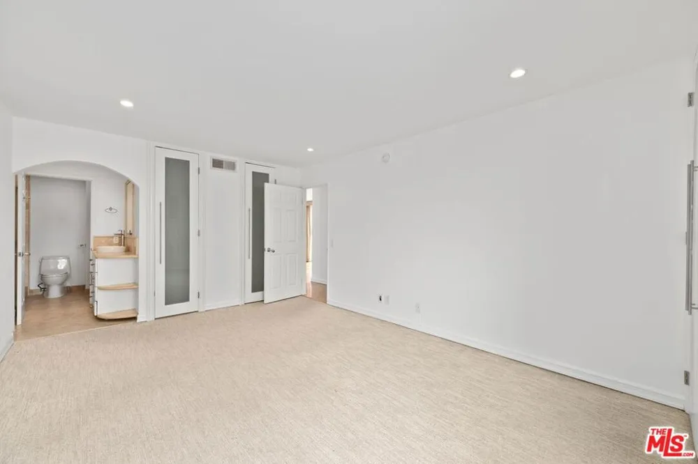 10751 WILSHIRE BOULEVARD #1002 Los Angeles, CA 90024