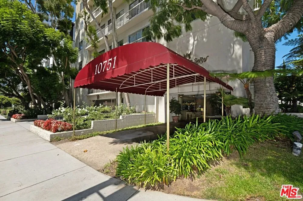 10751 WILSHIRE BOULEVARD #1002 Los Angeles, CA 90024