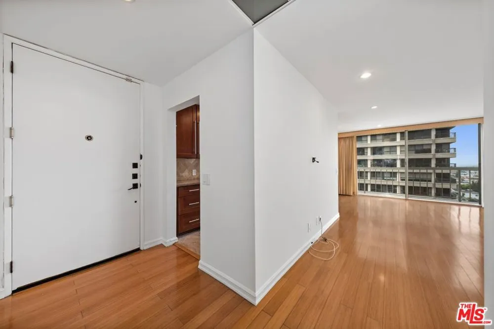 10751 WILSHIRE BOULEVARD #1002 Los Angeles, CA 90024