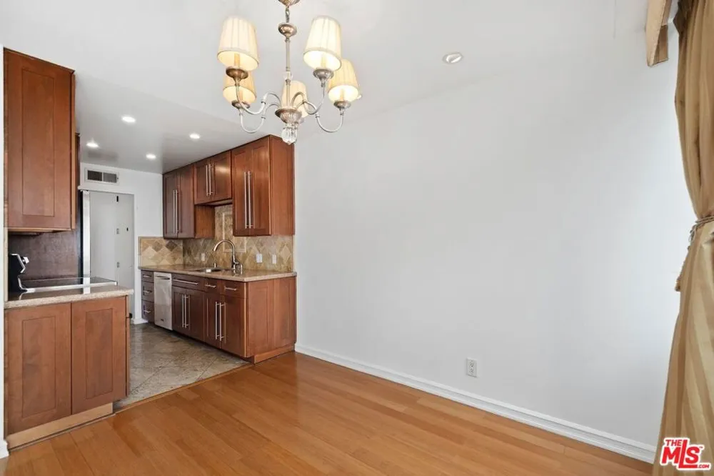 10751 WILSHIRE BOULEVARD #1002 Los Angeles, CA 90024