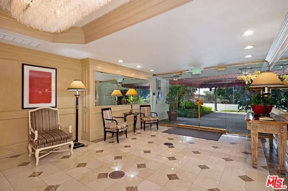 10751 WILSHIRE BOULEVARD #1002 Los Angeles, CA 90024