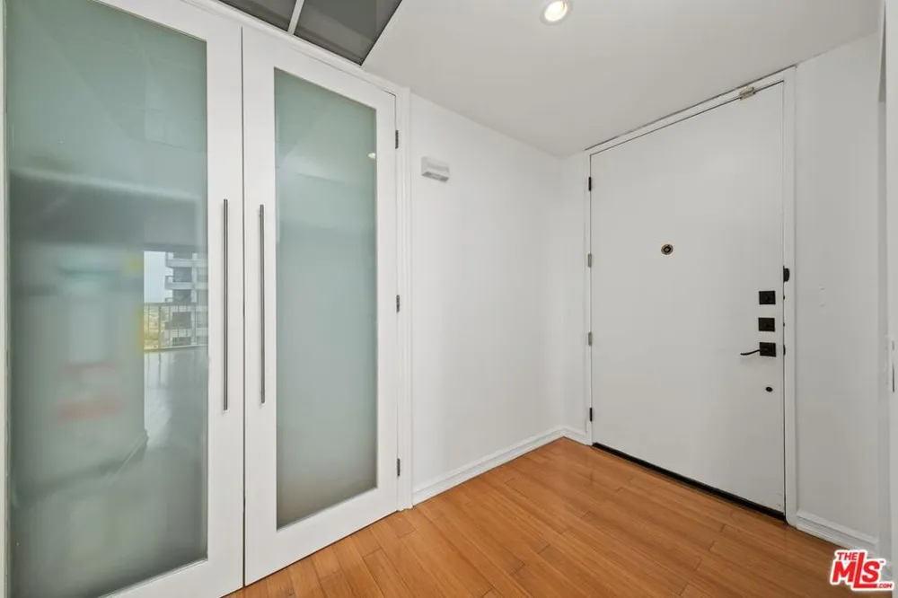 10751 WILSHIRE BOULEVARD #1002 Los Angeles, CA 90024