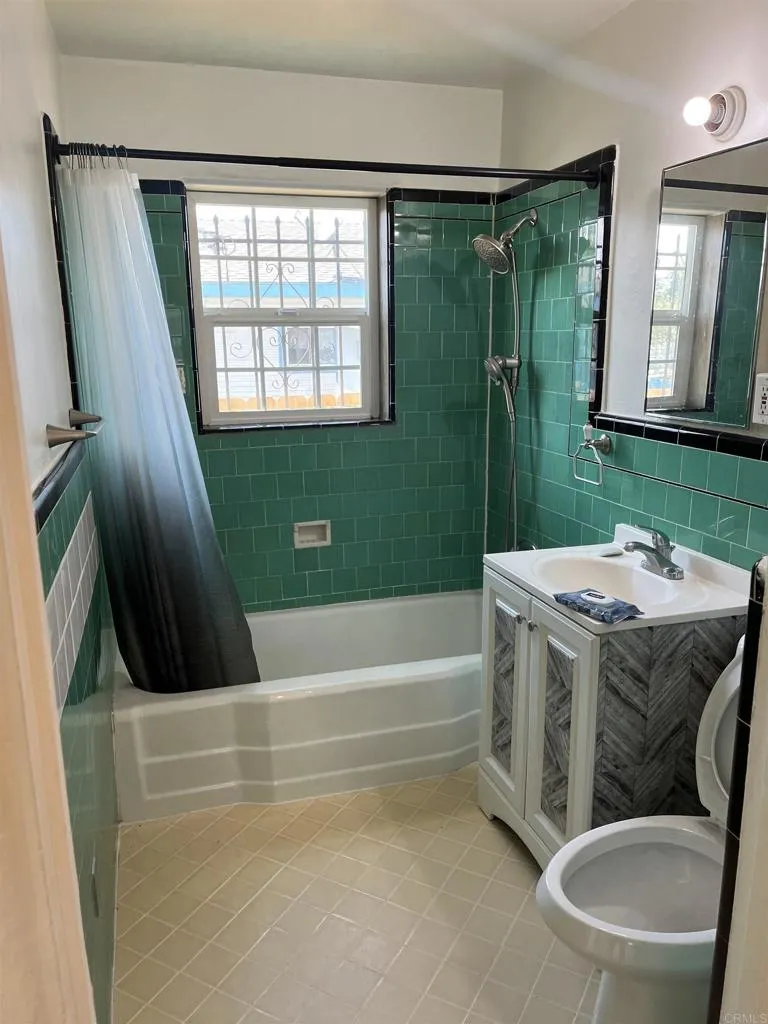 2834 L STREET San Diego, CA 92102
