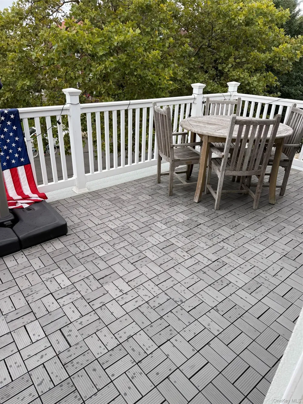 147 E Walnut Street #upper Long Beach, NY 11561