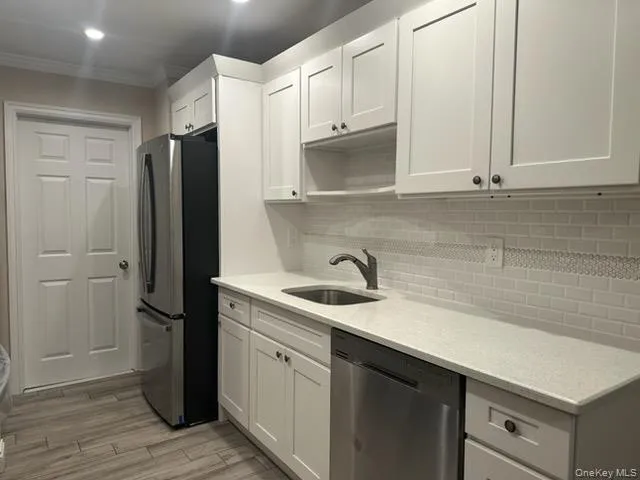 121 Whalers Cove Babylon, NY 11702