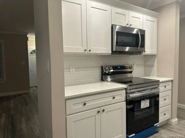 121 Whalers Cove Babylon, NY 11702