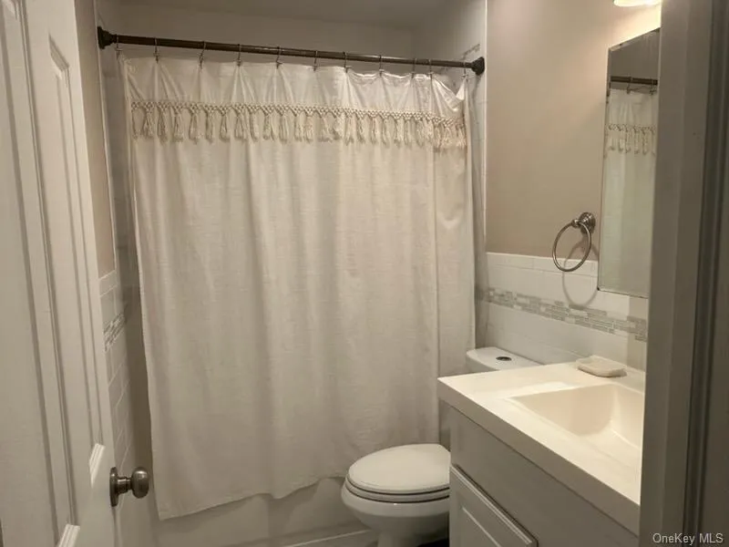 121 Whalers Cove Babylon, NY 11702