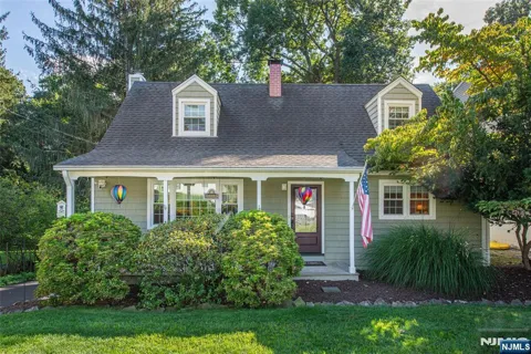 48 Oneida Avenue