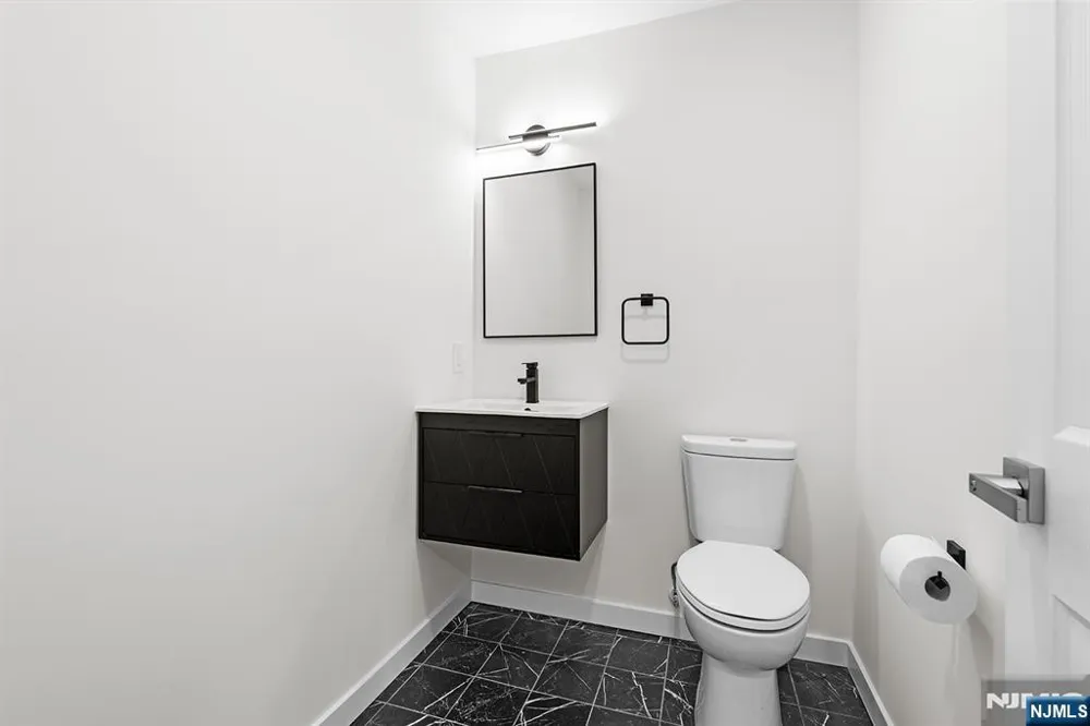 2-25 Kenneth Avenue Fair Lawn, NJ 07410