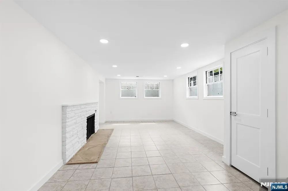 2-25 Kenneth Avenue Fair Lawn, NJ 07410