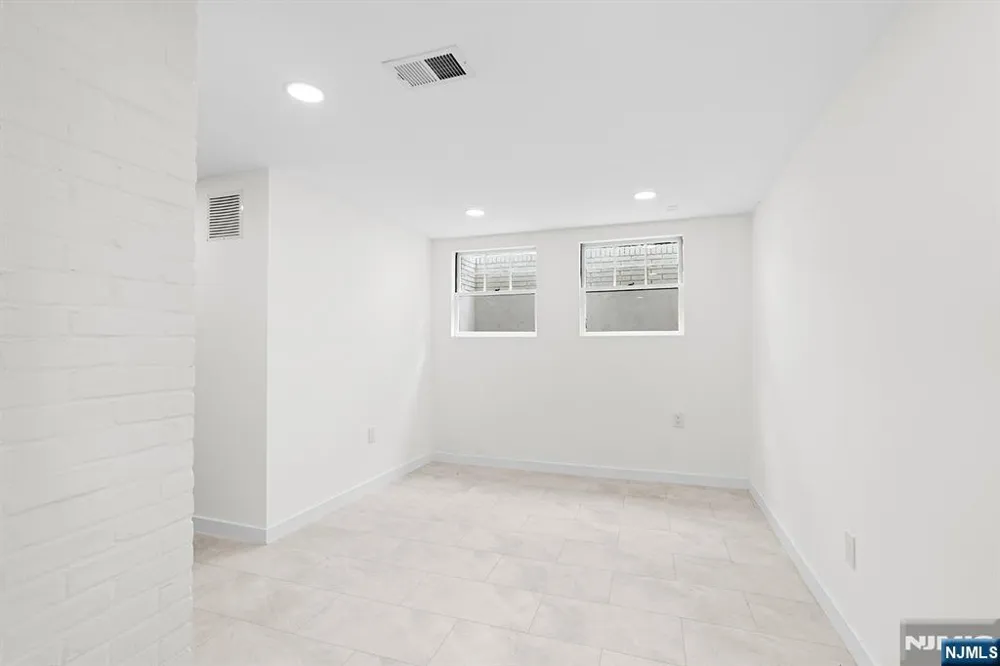 2-25 Kenneth Avenue Fair Lawn, NJ 07410